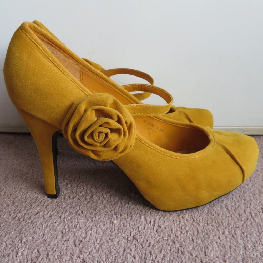 Red Circle Yellow Suede Heels with Flower
